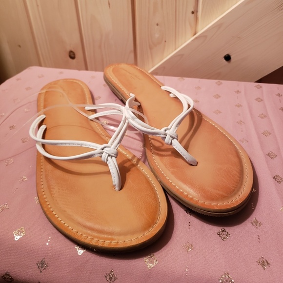 universal thread sandals white